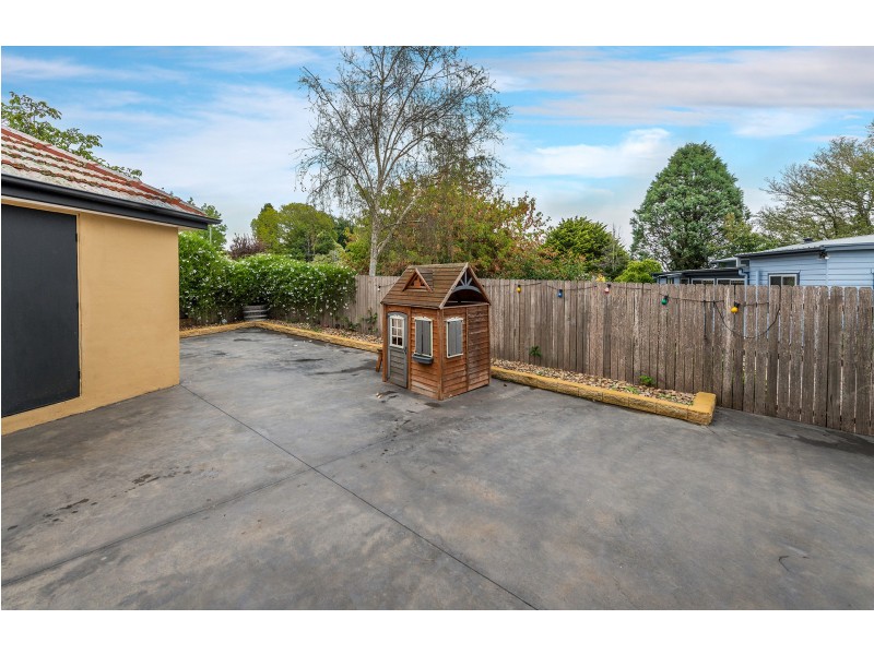 24 Pine Street, Moss Vale NSW 2577