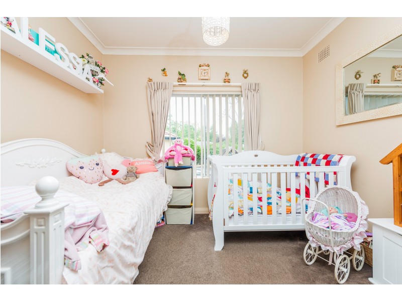 24 Pine Street, Moss Vale NSW 2577