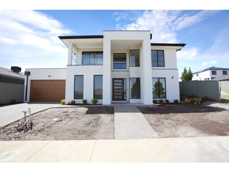 22 Waterloo Road, Cranbourne East VIC 3977