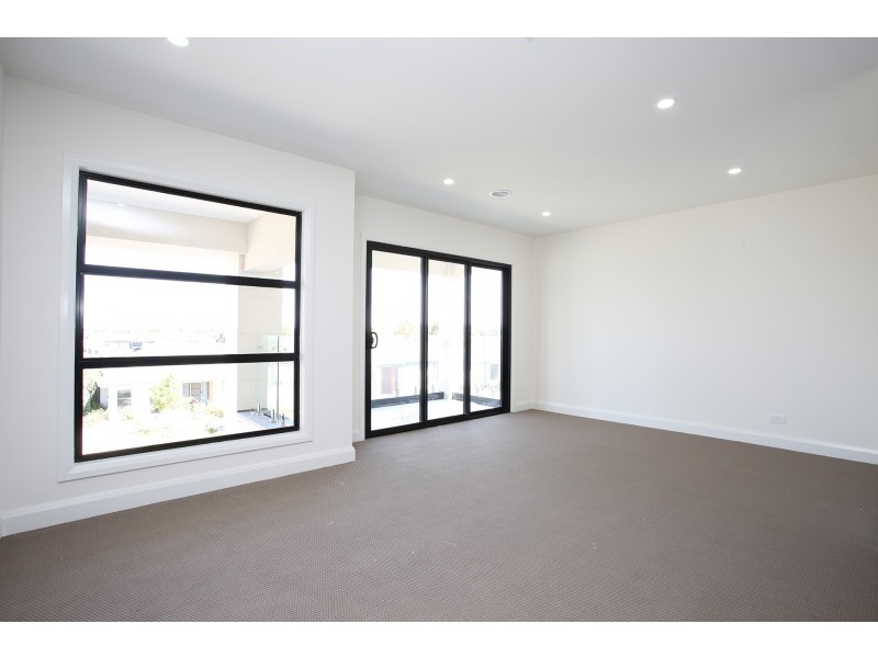 22 Waterloo Road, Cranbourne East VIC 3977