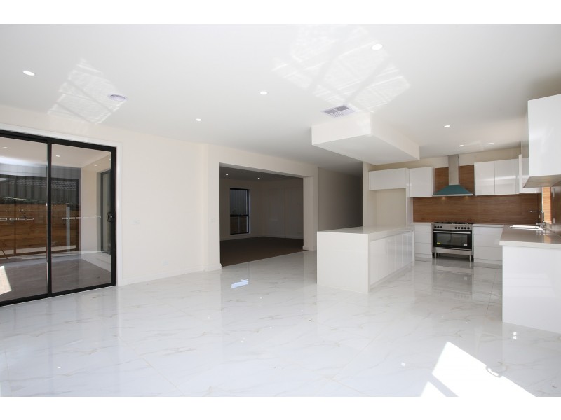 22 Waterloo Road, Cranbourne East VIC 3977