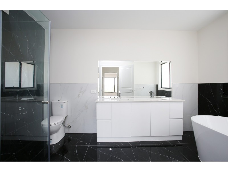 22 Waterloo Road, Cranbourne East VIC 3977