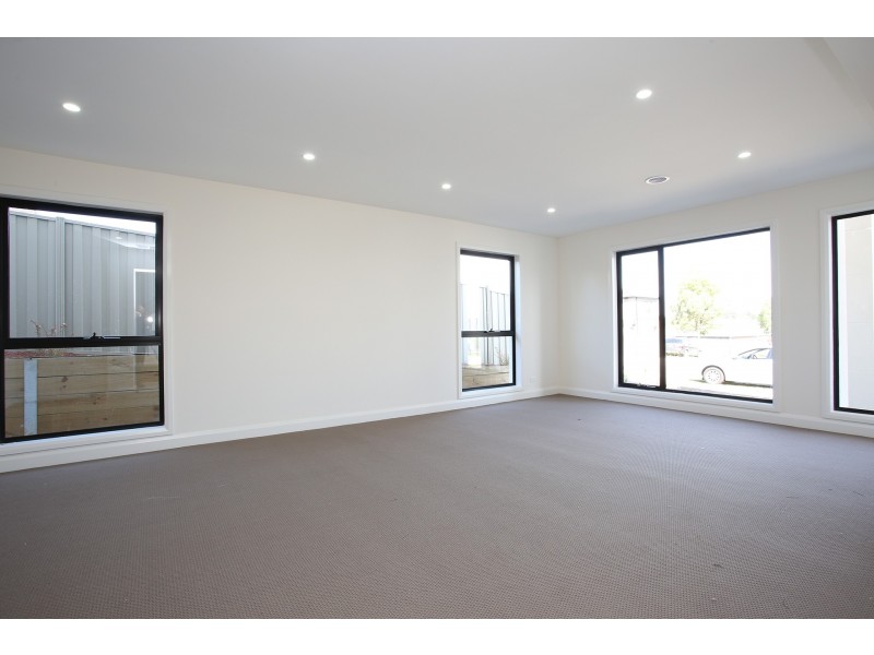 22 Waterloo Road, Cranbourne East VIC 3977