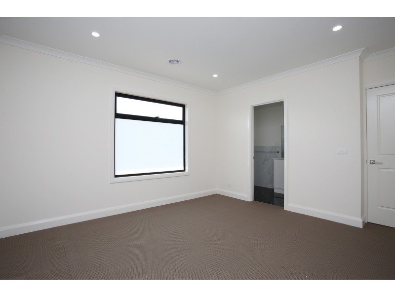 22 Waterloo Road, Cranbourne East VIC 3977