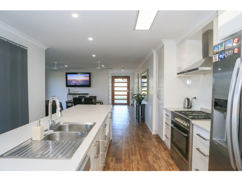 10 Kingfisher Drive, Oakhurst QLD 4650