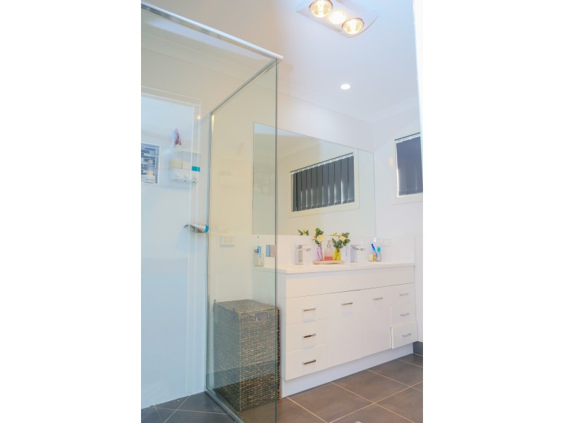 10 Kingfisher Drive, Oakhurst QLD 4650