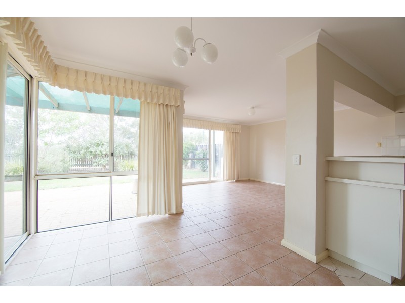 49 Lakefront circle, The Vines WA 6069