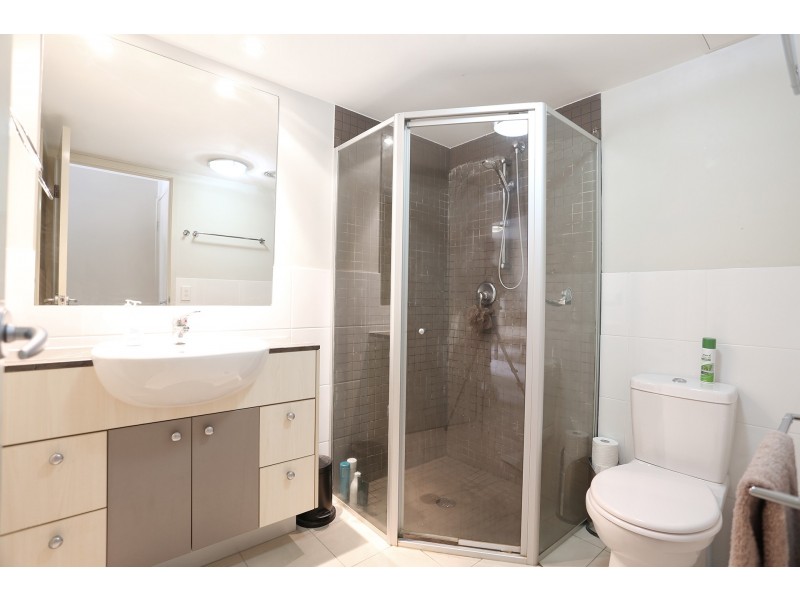 325/21 Cypress Avenue, Surfers Paradise QLD 4217