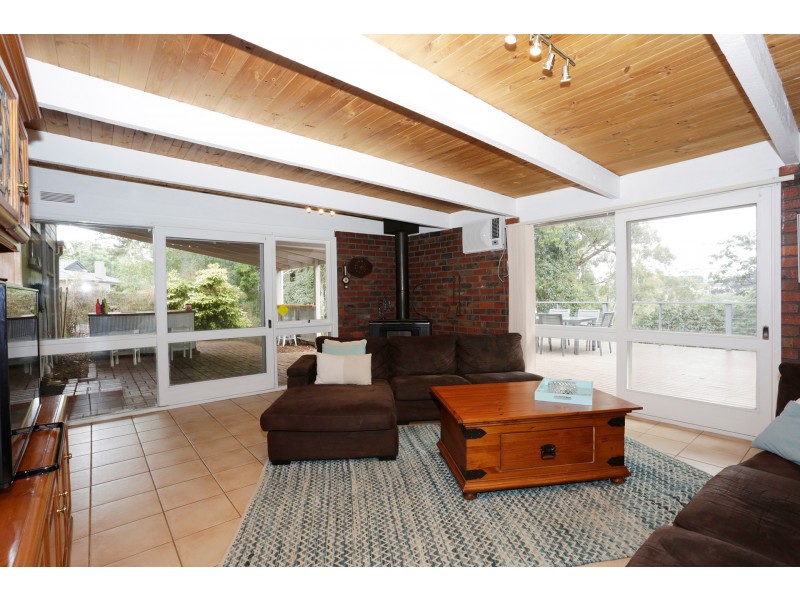 8 Berrys Road, Emerald VIC 3782