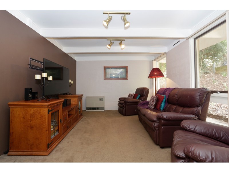 8 Berrys Road, Emerald VIC 3782