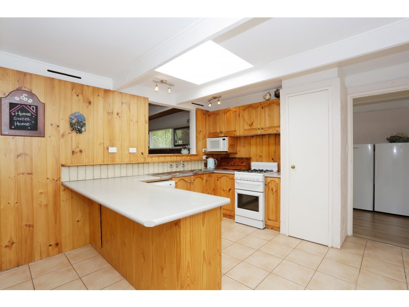 8 Berrys Road, Emerald VIC 3782