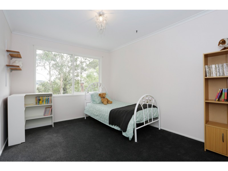 8 Berrys Road, Emerald VIC 3782