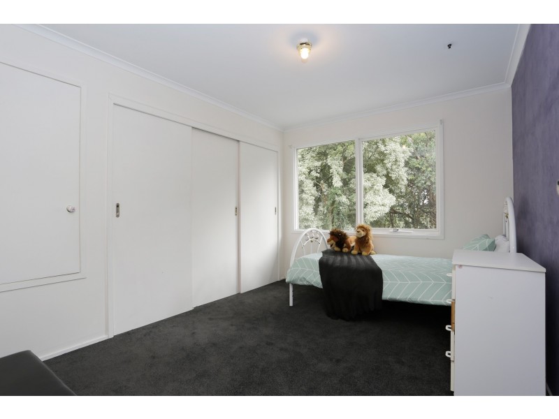 8 Berrys Road, Emerald VIC 3782