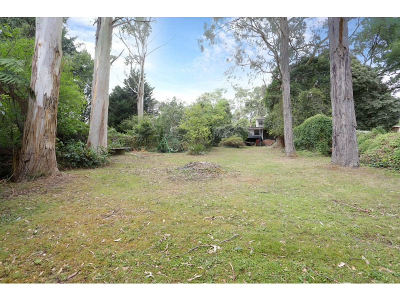 8 Berrys Road, Emerald VIC 3782