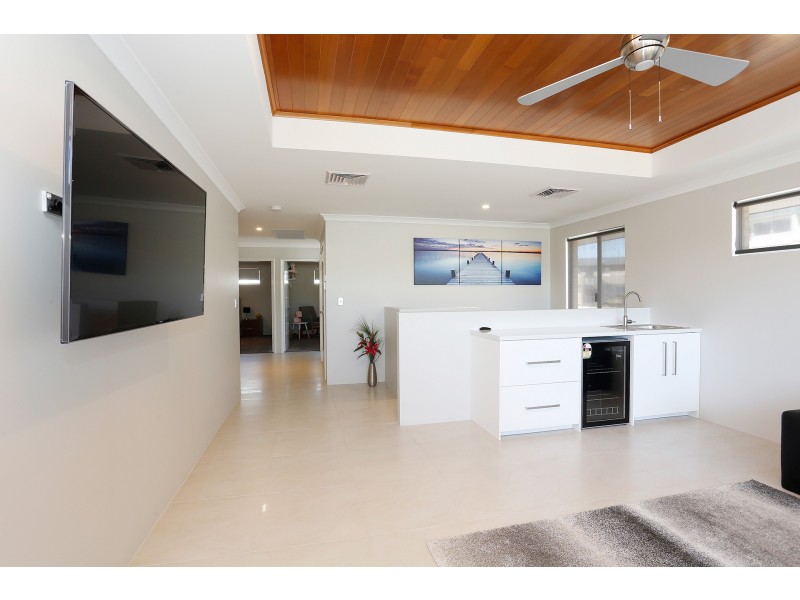 8B Holywell Street, South Bunbury WA 6230