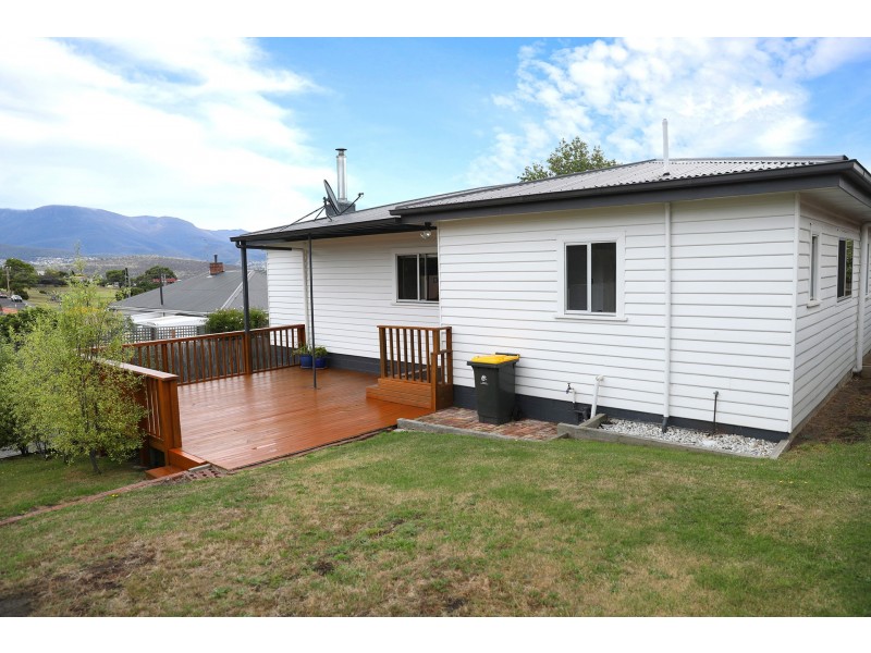 3 Loatta Road, Lindisfarne TAS 7015