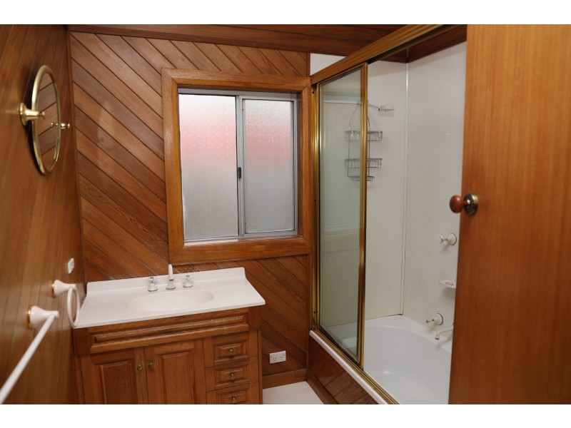 3 Loatta Road, Lindisfarne TAS 7015