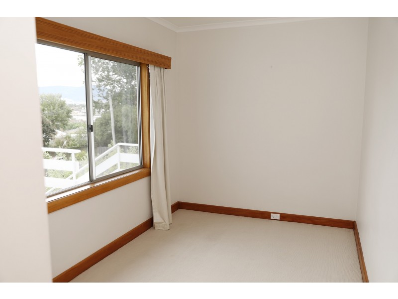 3 Loatta Road, Lindisfarne TAS 7015
