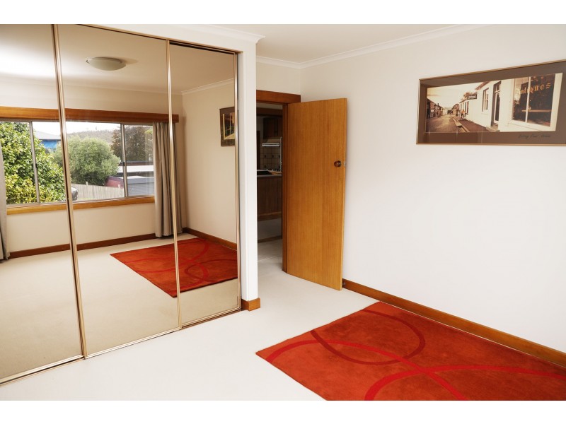 3 Loatta Road, Lindisfarne TAS 7015