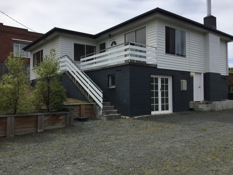 3 Loatta Road, Lindisfarne TAS 7015