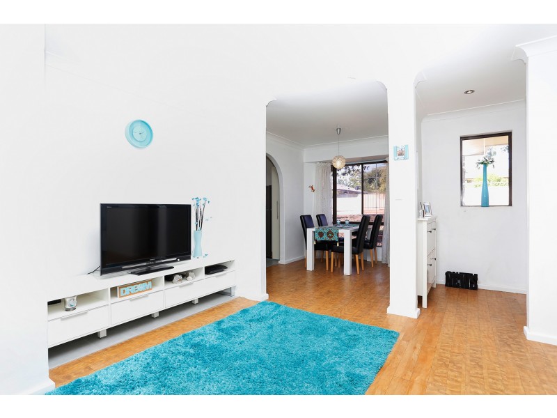 15 Blaxland Way, Padbury WA 6025