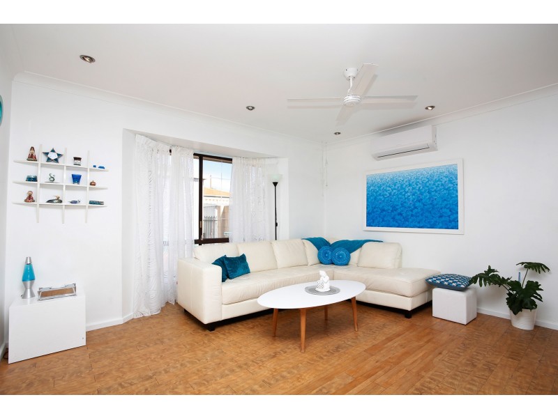 15 Blaxland Way, Padbury WA 6025