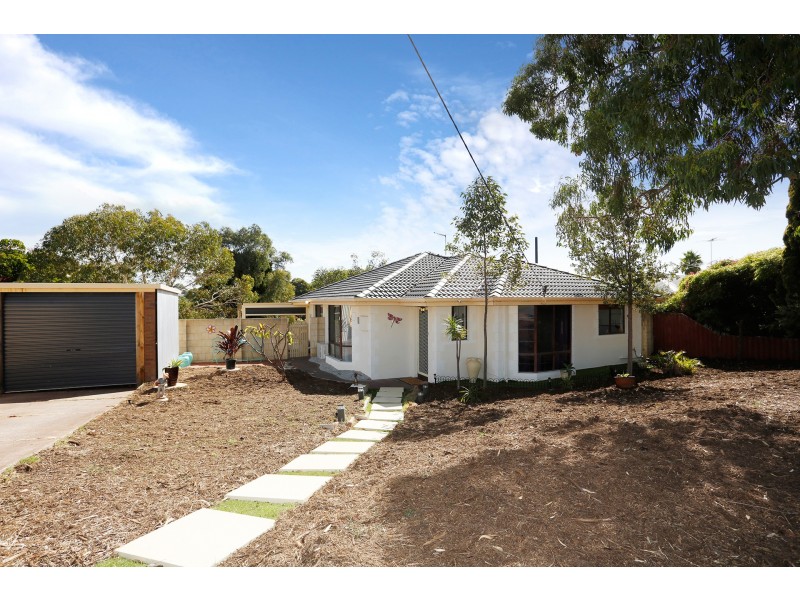 15 Blaxland Way, Padbury WA 6025