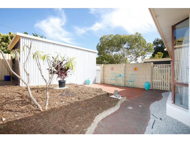 15 Blaxland Way, Padbury WA 6025