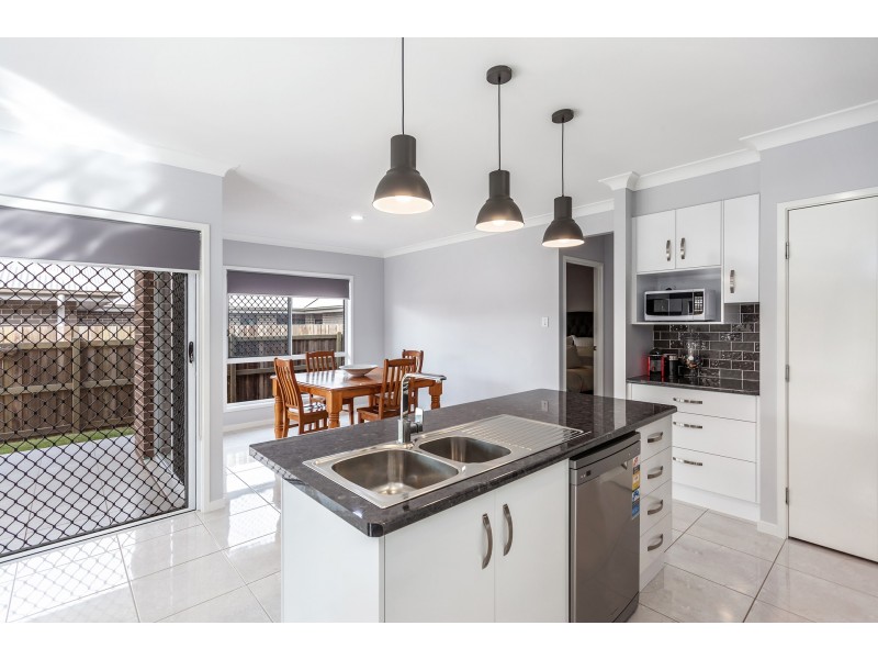 75 Barlow Street, Cranley QLD 4350