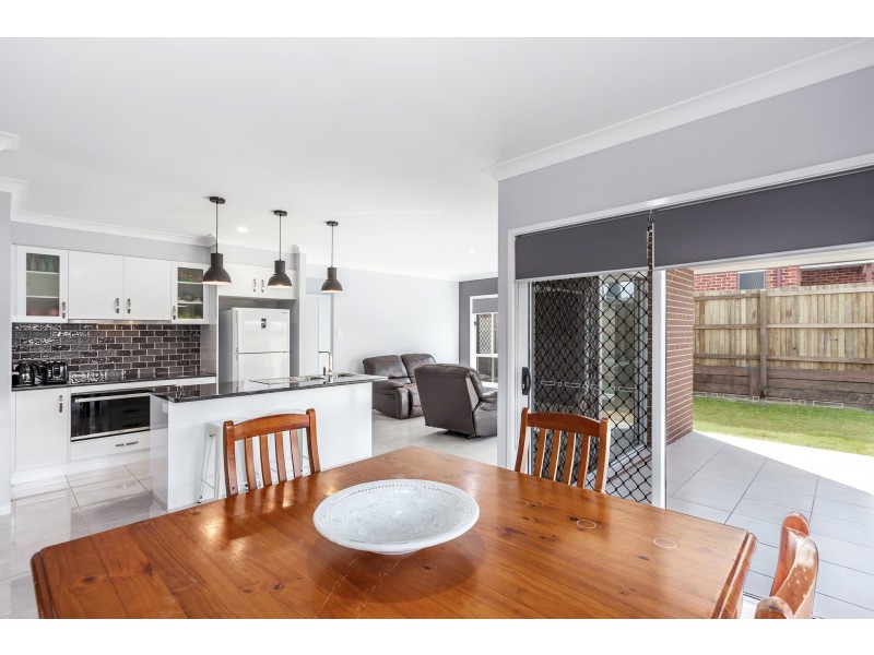 75 Barlow Street, Cranley QLD 4350