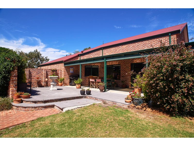 15 Greenwood Drive, Willyung WA 6330