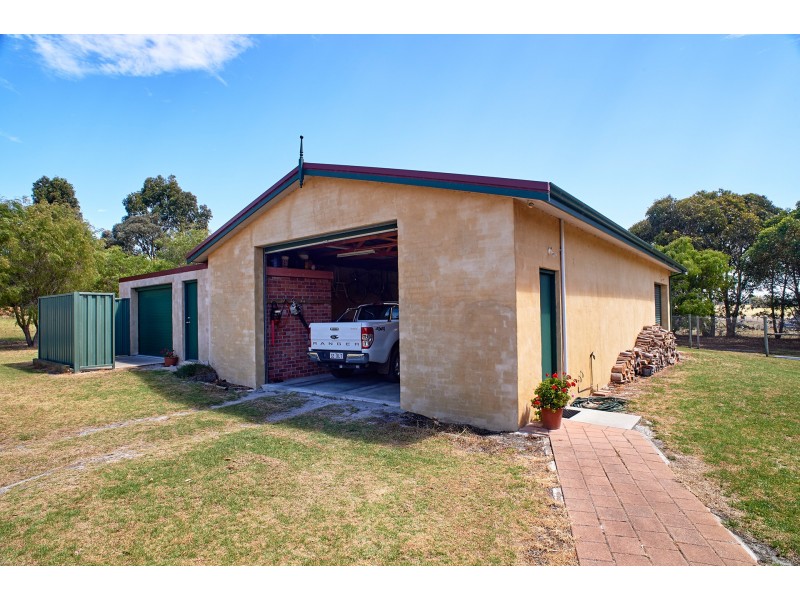 15 Greenwood Drive, Willyung WA 6330