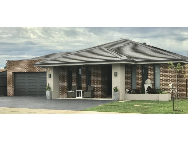 88 Moore st, Rosedale VIC 3847
