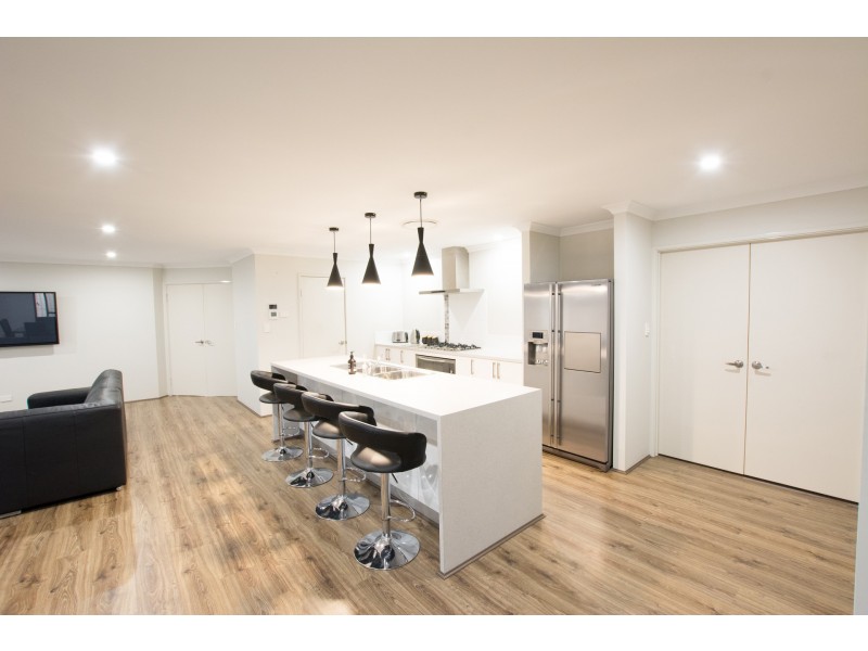 17 Torrens Loop, Millbridge WA 6232