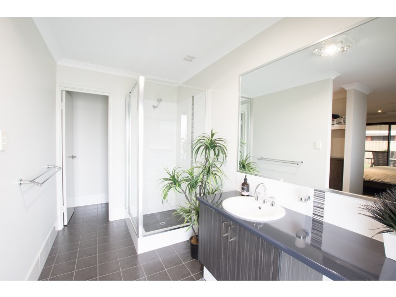 17 Torrens Loop, Millbridge WA 6232