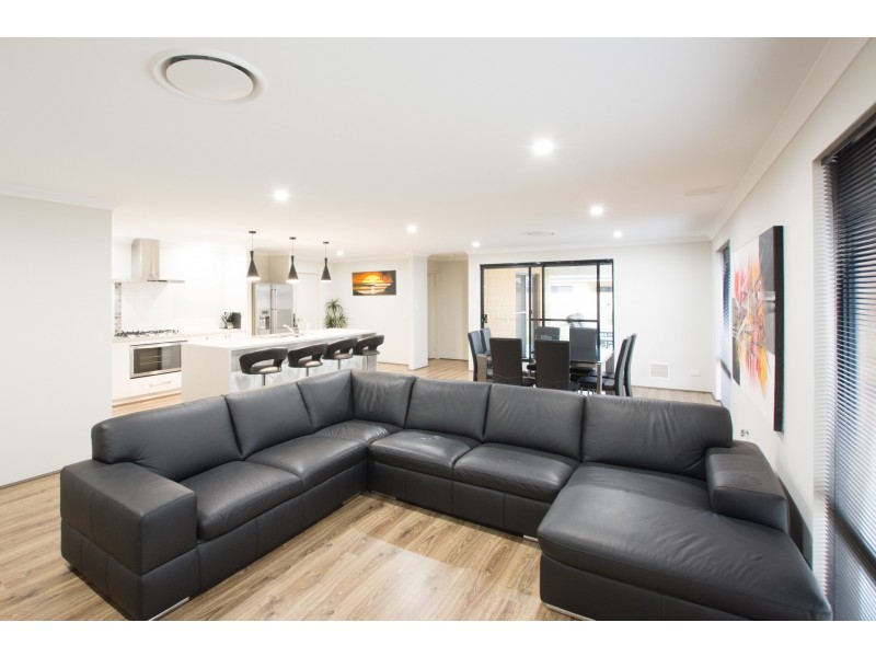 17 Torrens Loop, Millbridge WA 6232