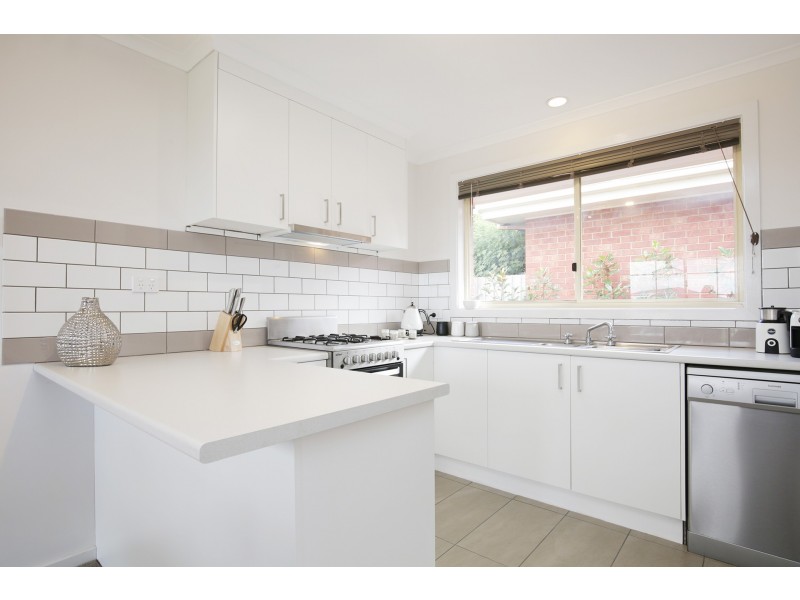 1/172 Thornhill Road, Highton VIC 3216