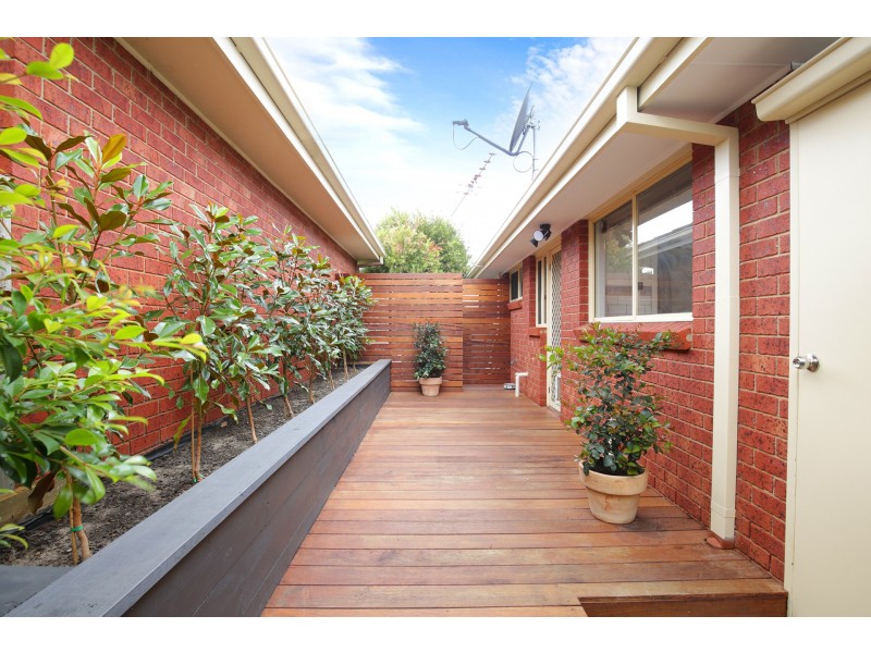 1/172 Thornhill Road, Highton VIC 3216