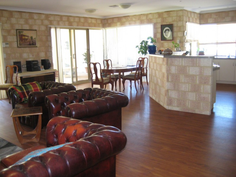 6 Aquilla Street, Jurien Bay WA 6516