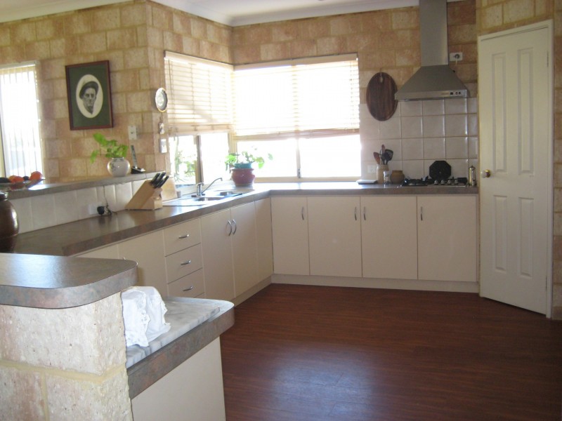 6 Aquilla Street, Jurien Bay WA 6516