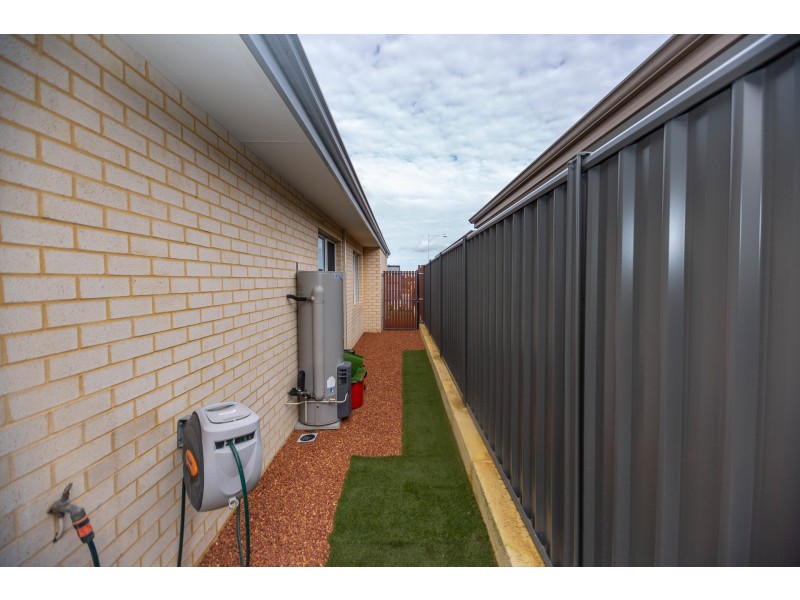 209 Grandis Boulevard, Banksia Grove WA 6031