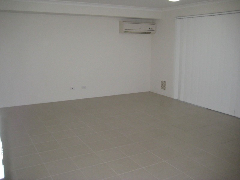 2/42 Merrifield Avenue, Kelmscott WA 6111