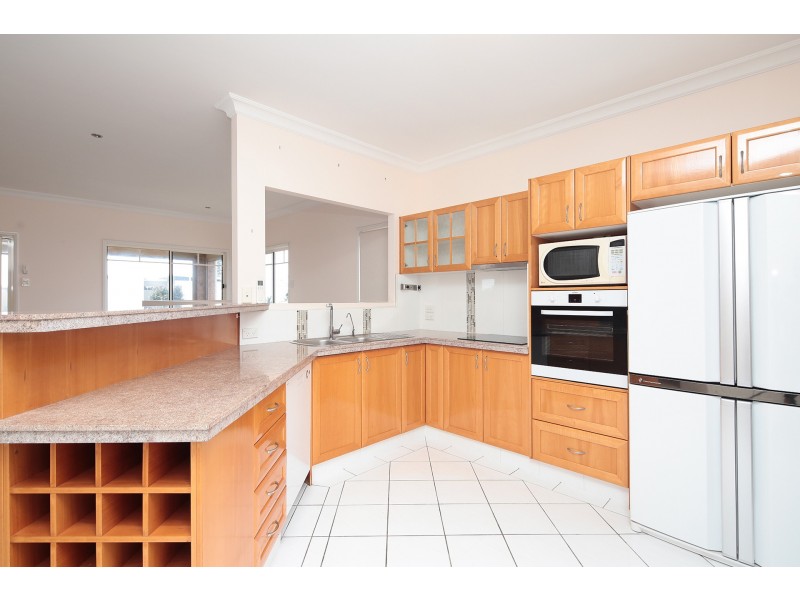 113 Prince Edward Parade, Scarborough QLD 4020