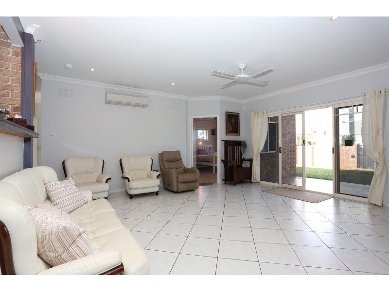 113 Prince Edward Parade, Scarborough QLD 4020