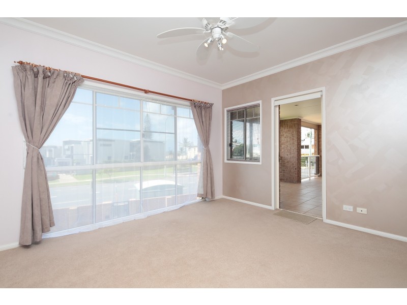 113 Prince Edward Parade, Scarborough QLD 4020