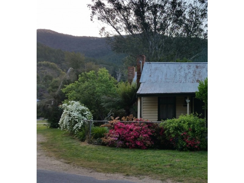 42 Centenary Avenue, Wandiligong VIC 3744