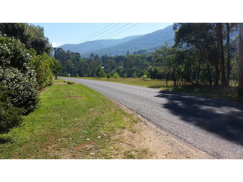 42 Centenary Avenue, Wandiligong VIC 3744