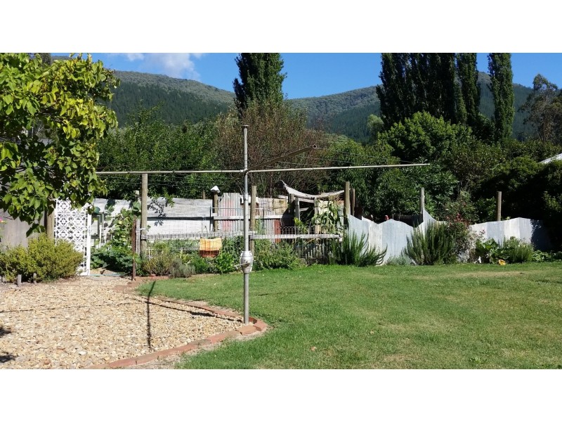 42 Centenary Avenue, Wandiligong VIC 3744