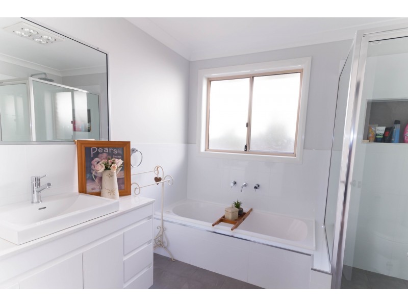 10 Glasson Drive, Orange NSW 2800