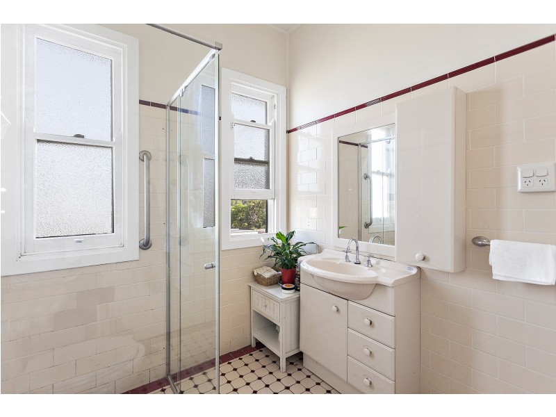 32 Rosemont Street, West Wollongong NSW 2500